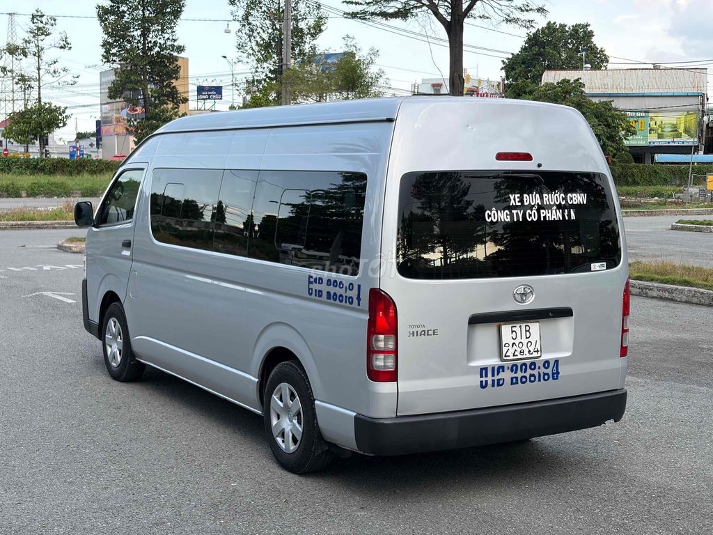 Toyota Hiace 2017 - ảnh 5