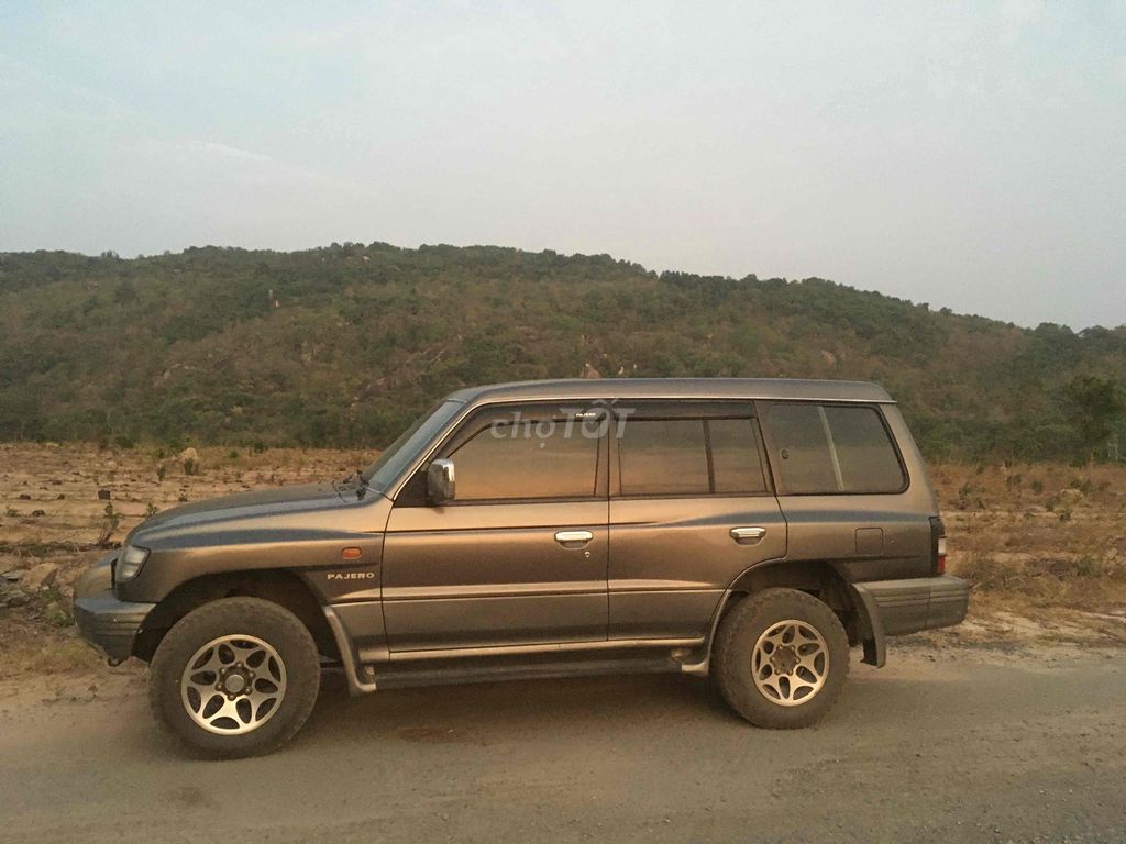 Mitsubishi Pajero - ảnh 1