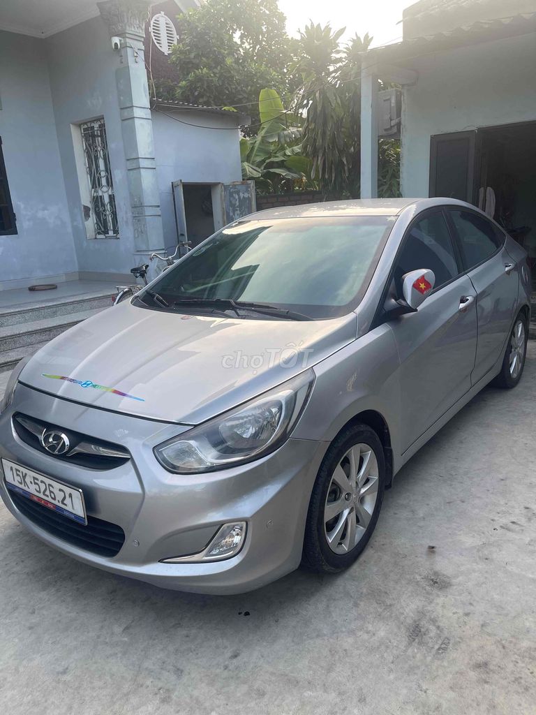 Hyundai Accent - ảnh 4