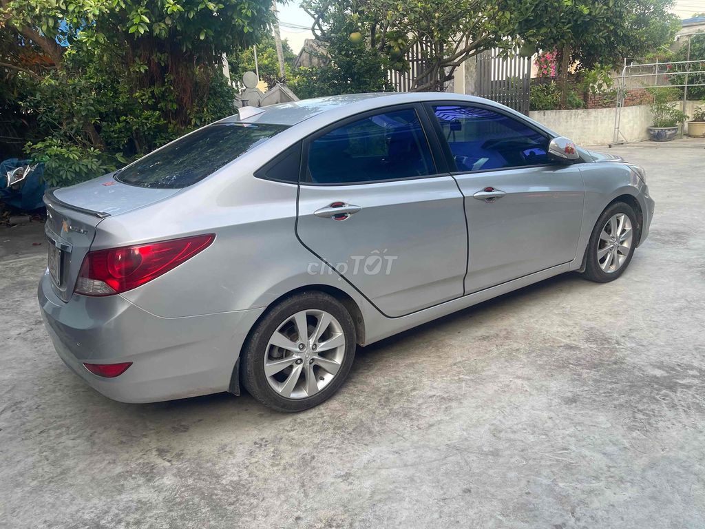 Hyundai Accent - ảnh 5