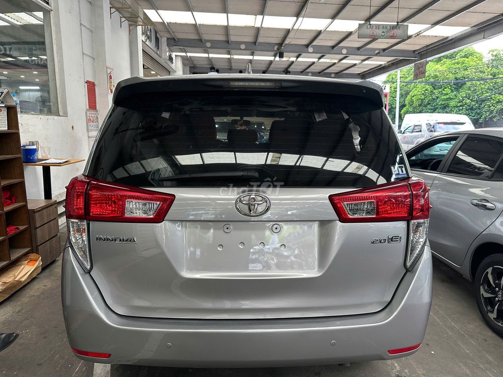 Toyota Innova 2.0E 2017 - ảnh 4