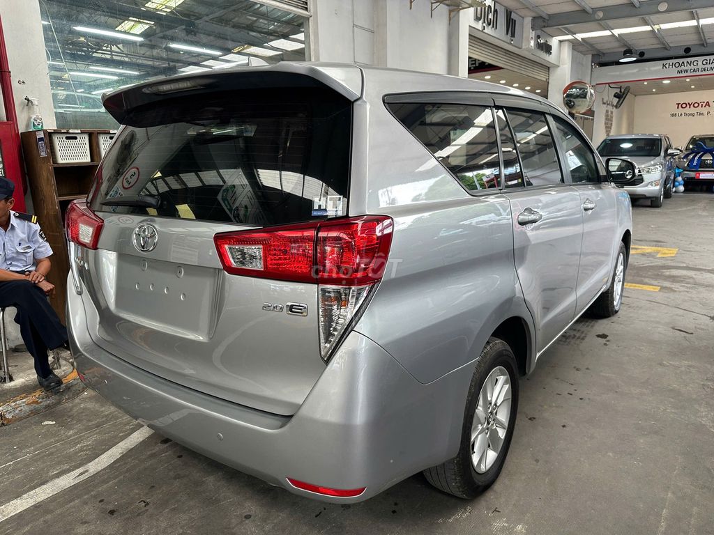 Toyota Innova 2.0E 2017 - ảnh 5
