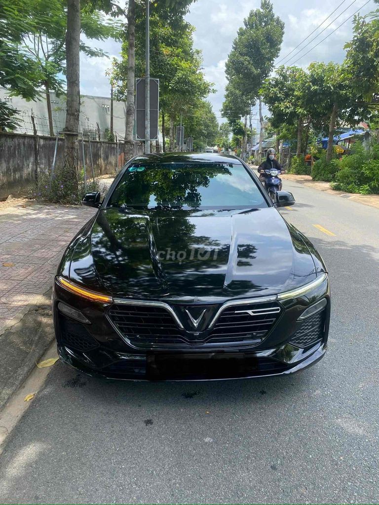 VinFast Lux A2.0 - ảnh 1