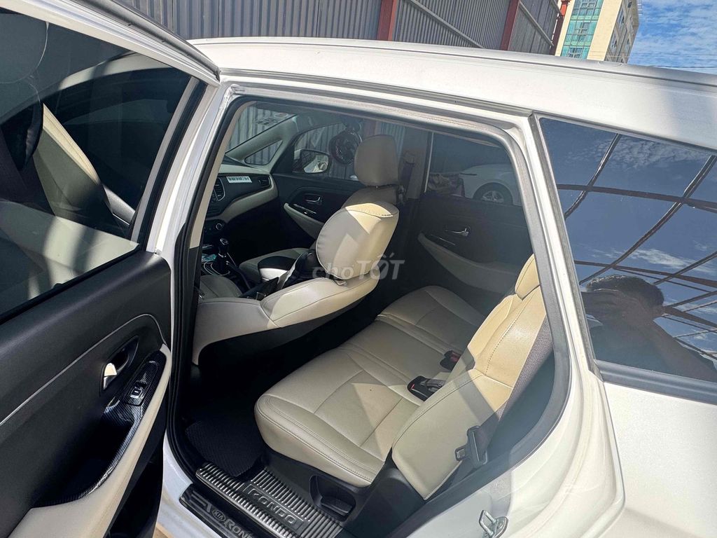 Kia Rondo - ảnh 4