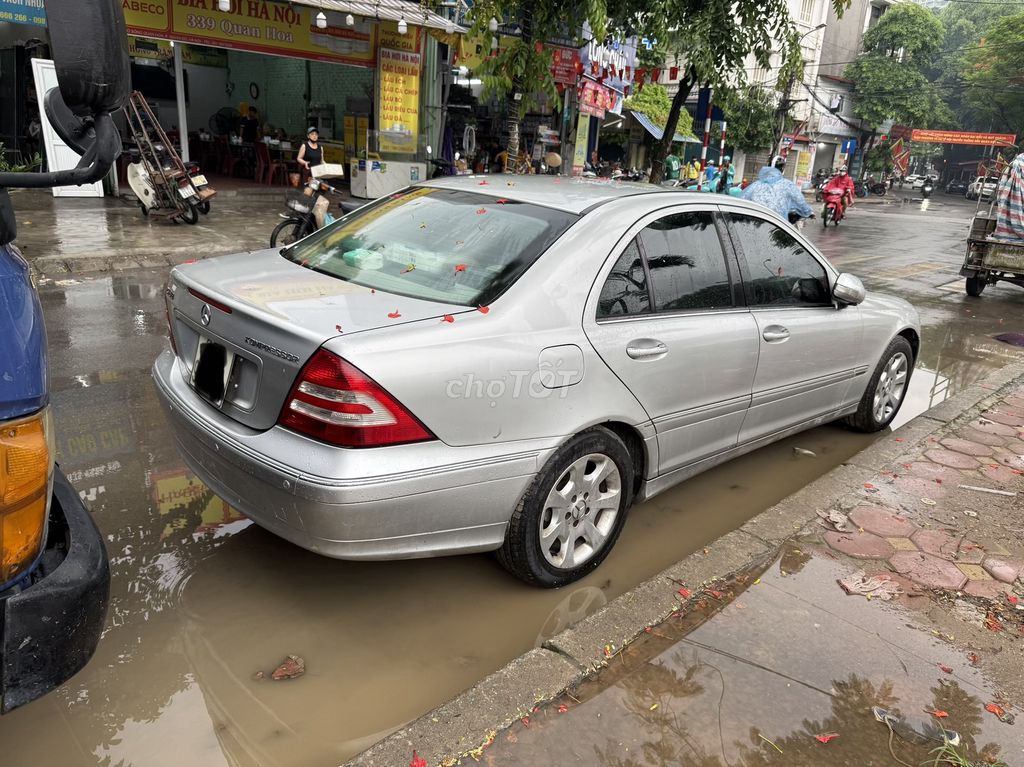 Mercedes-Benz 2004 - ảnh 3