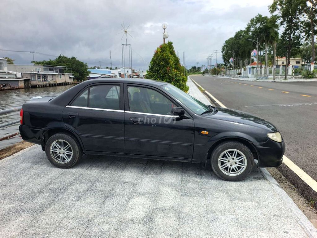 Mazda 323 - ảnh 1
