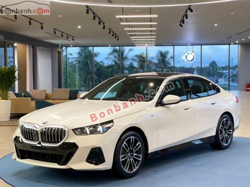 BMW 5 Series 530i M Sport 2026 - ảnh 1