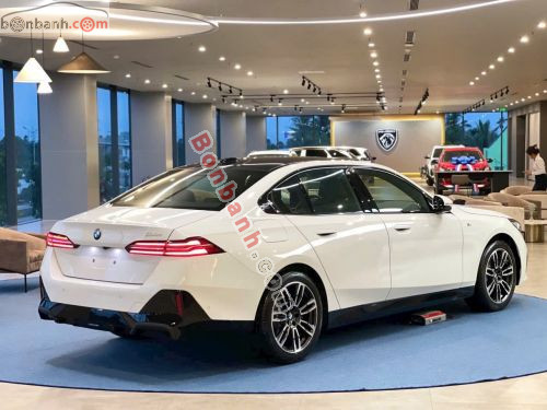 BMW 5 Series 530i M Sport 2026 - ảnh 2