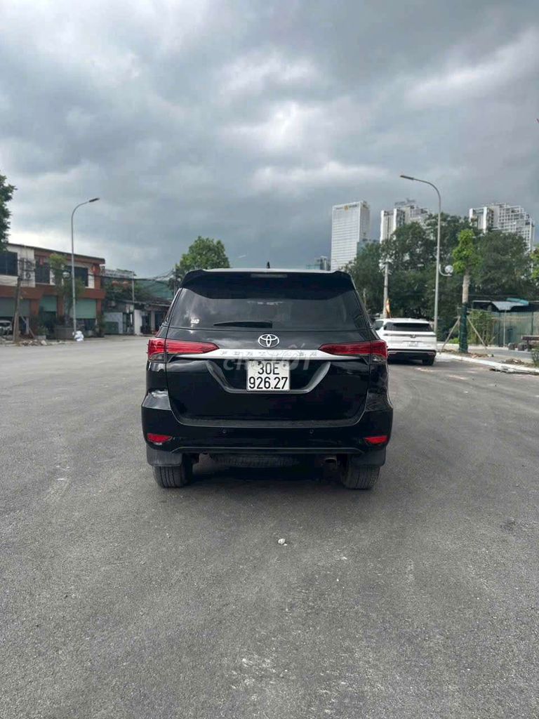 Toyota Fortuner - ảnh 2