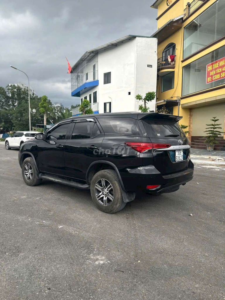 Toyota Fortuner - ảnh 3