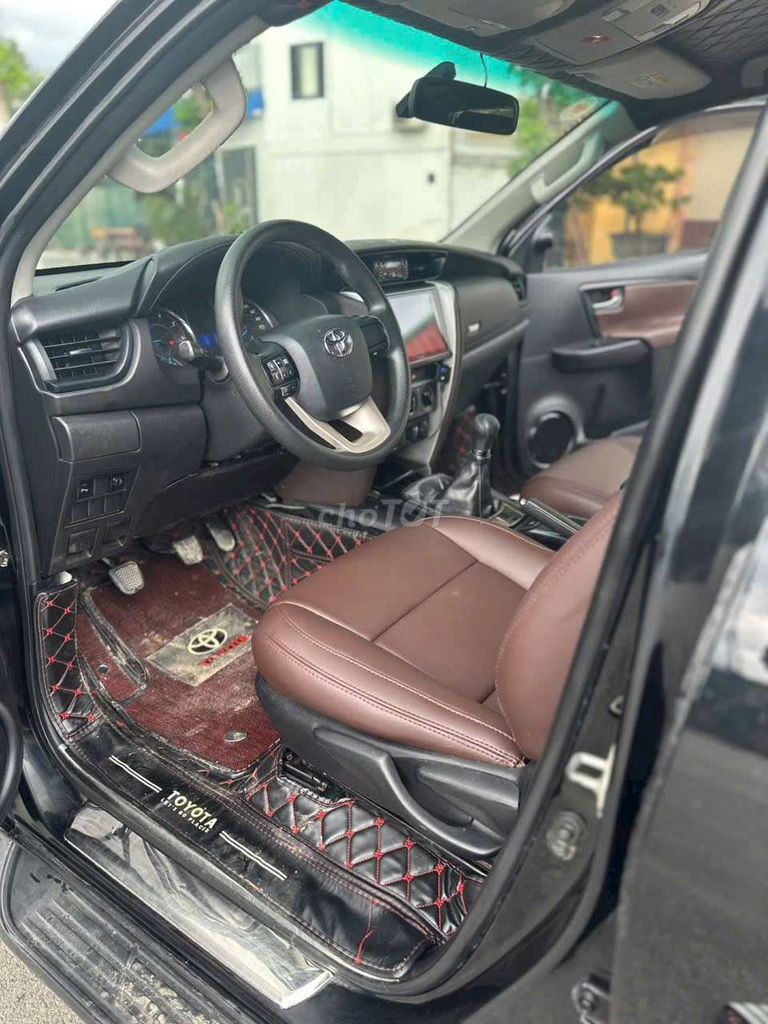 Toyota Fortuner - ảnh 4
