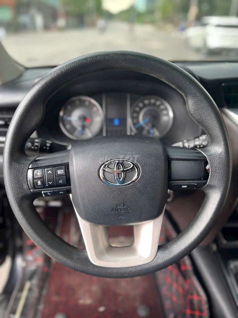 Toyota Fortuner - ảnh 5