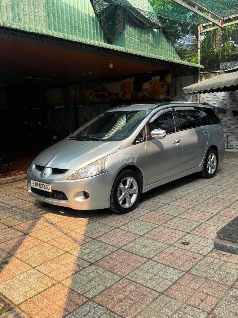 Mitsubishi Grandis 2008 - ảnh 2