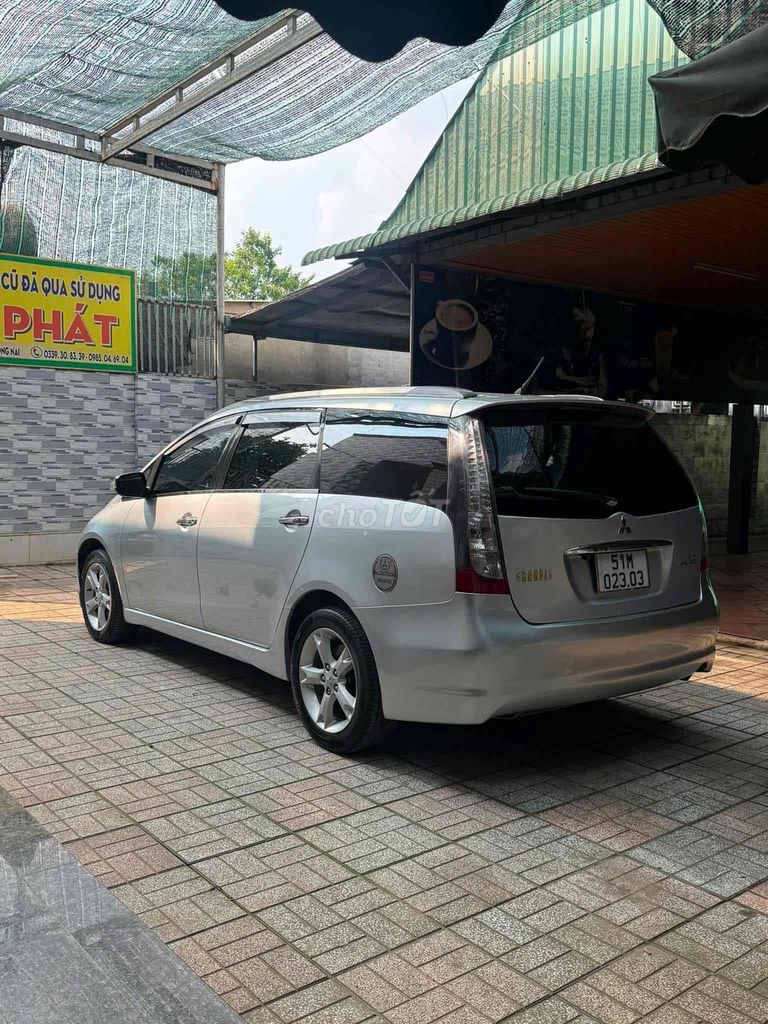 Mitsubishi Grandis 2008 - ảnh 3