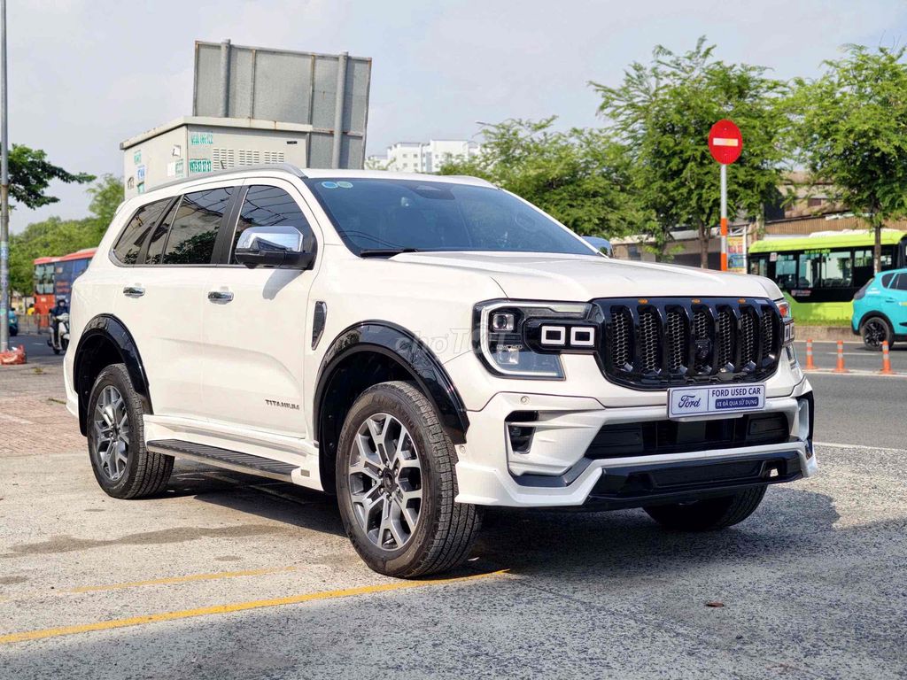 Ford Everest 2024 - ảnh 1