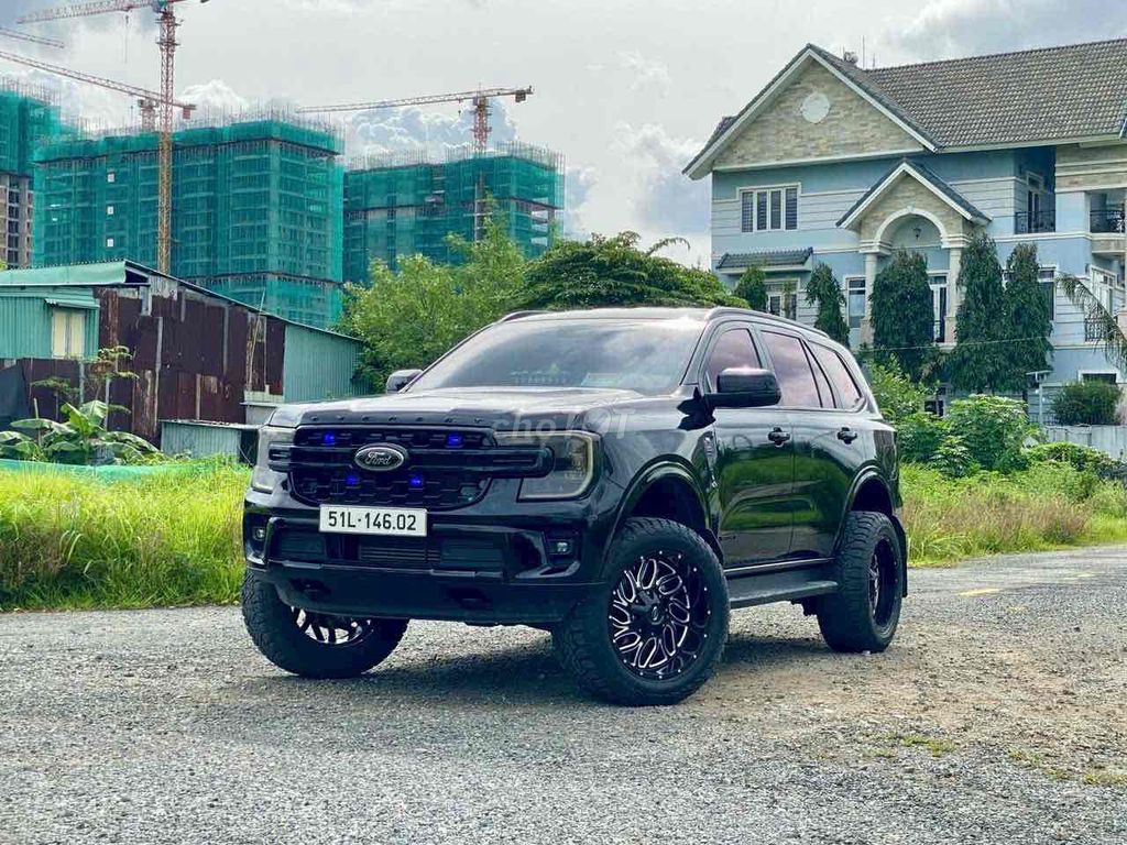 Ford Everest 2024 - ảnh 1