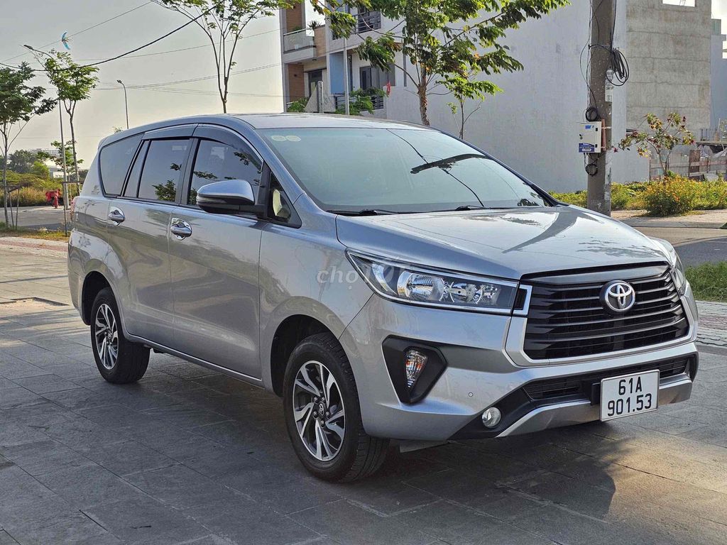 Toyota Innova - ảnh 1