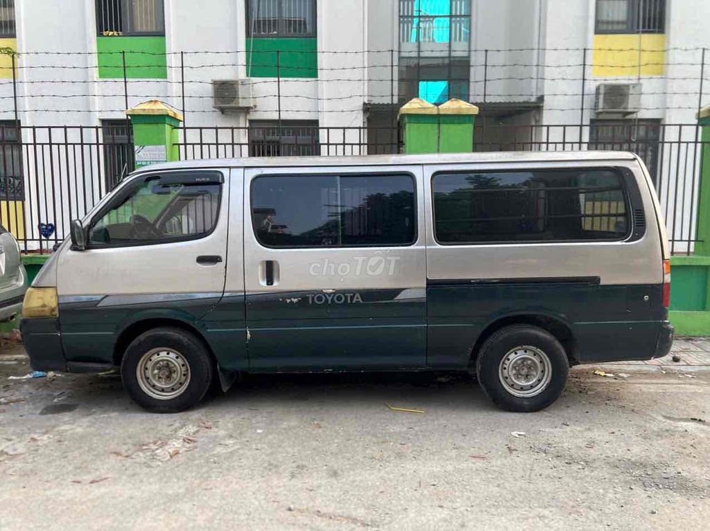 Toyota Hiace 2004 - ảnh 1