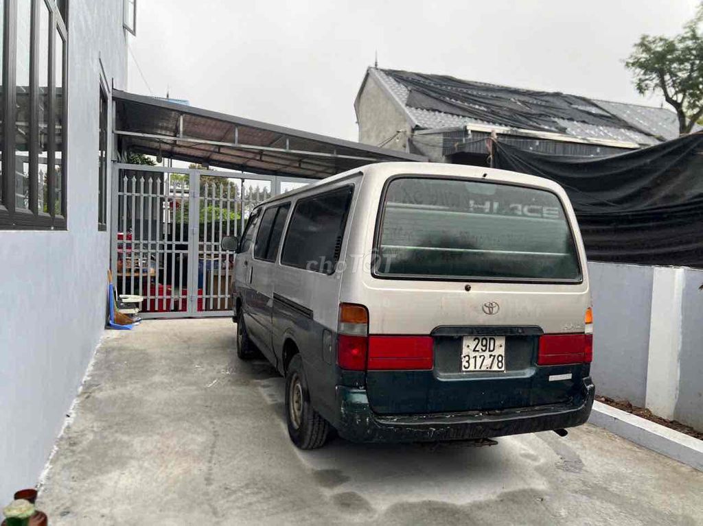 Toyota Hiace 2004 - ảnh 2