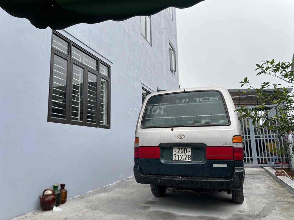 Toyota Hiace 2004 - ảnh 4