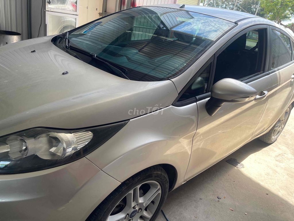 Ford Fiesta 2012 - ảnh 2