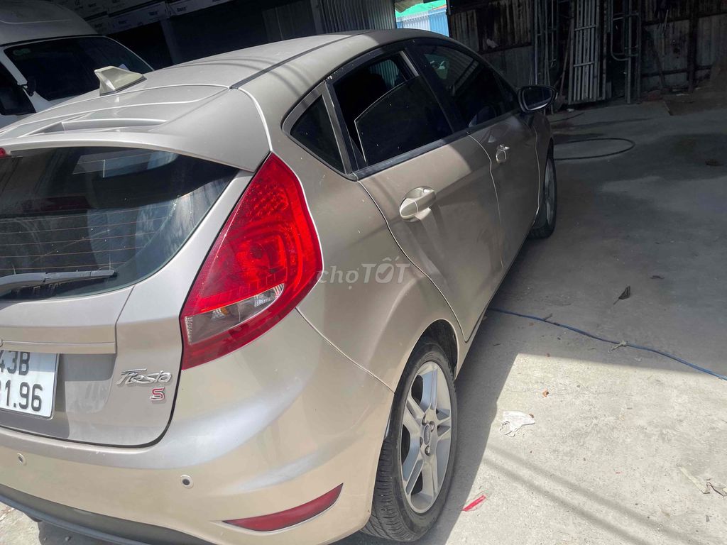 Ford Fiesta 2012 - ảnh 3
