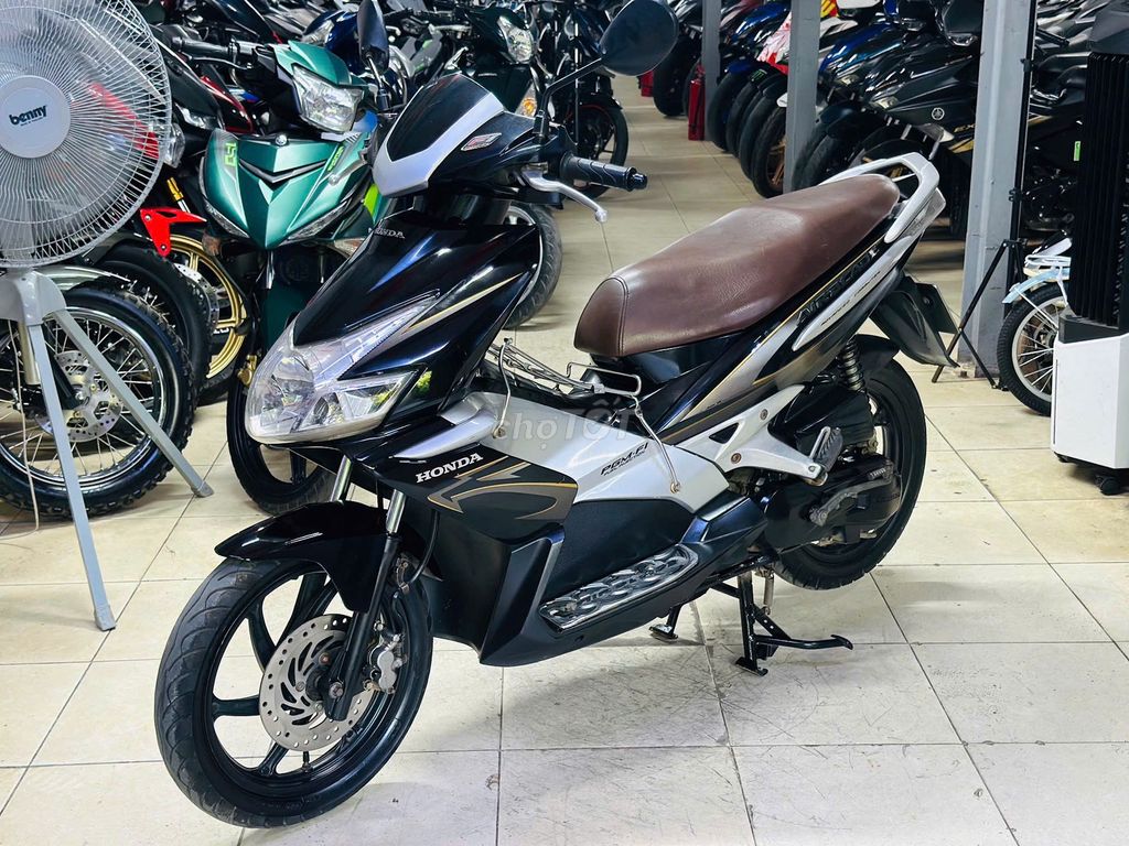XE M 2010 - ảnh 1