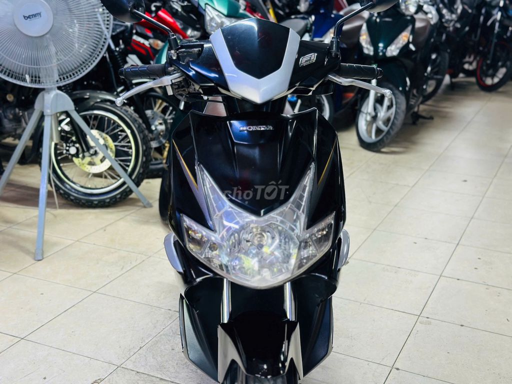 XE M 2010 - ảnh 4