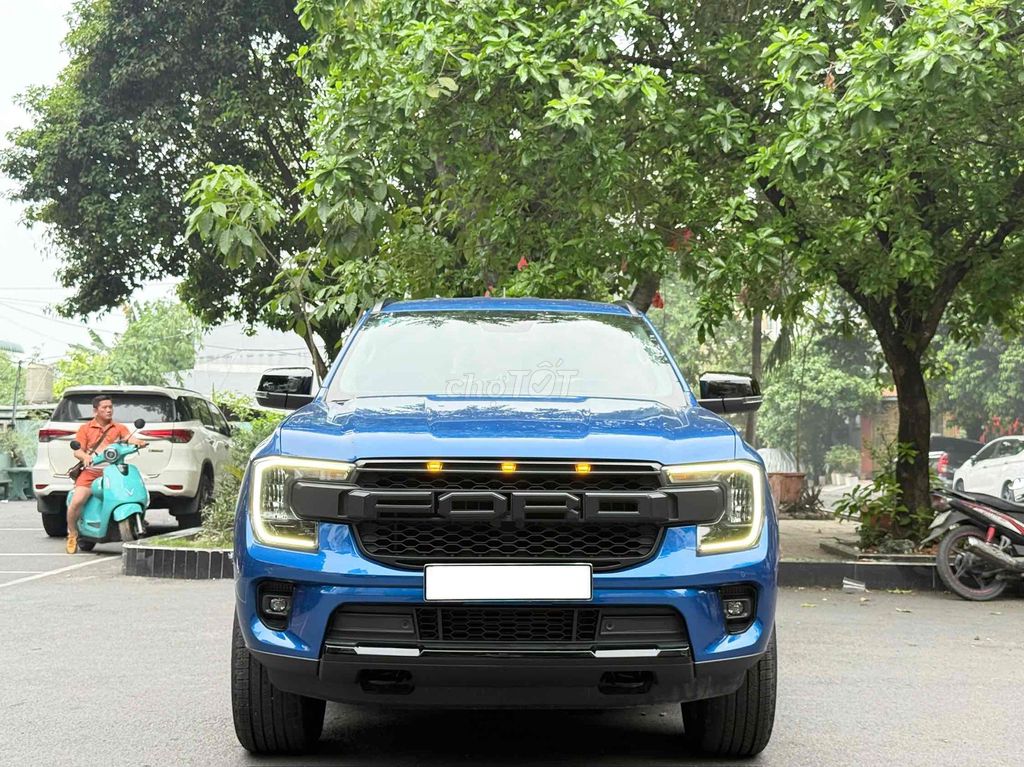 Ford Everest 2025 - ảnh 1
