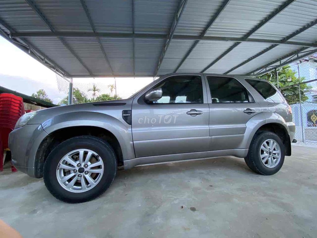 Ford Escape - ảnh 1
