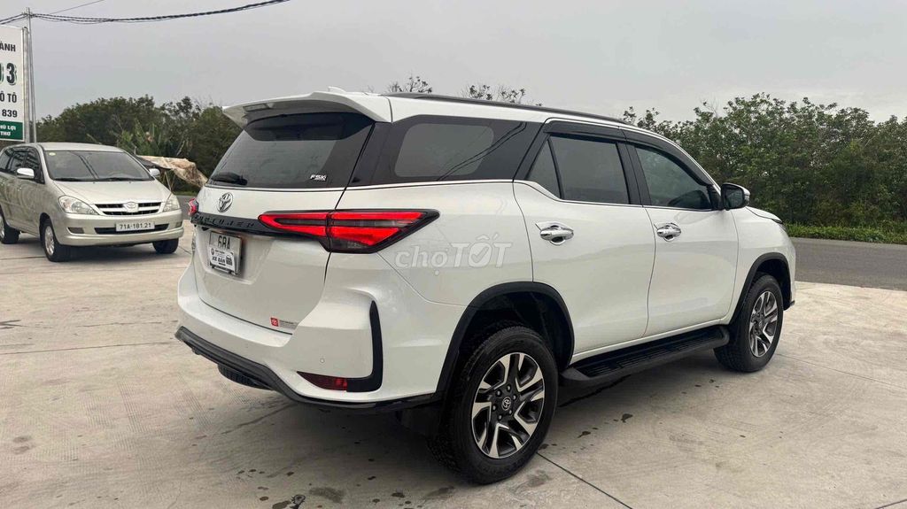 Toyota Fortuner 2021 - ảnh 2