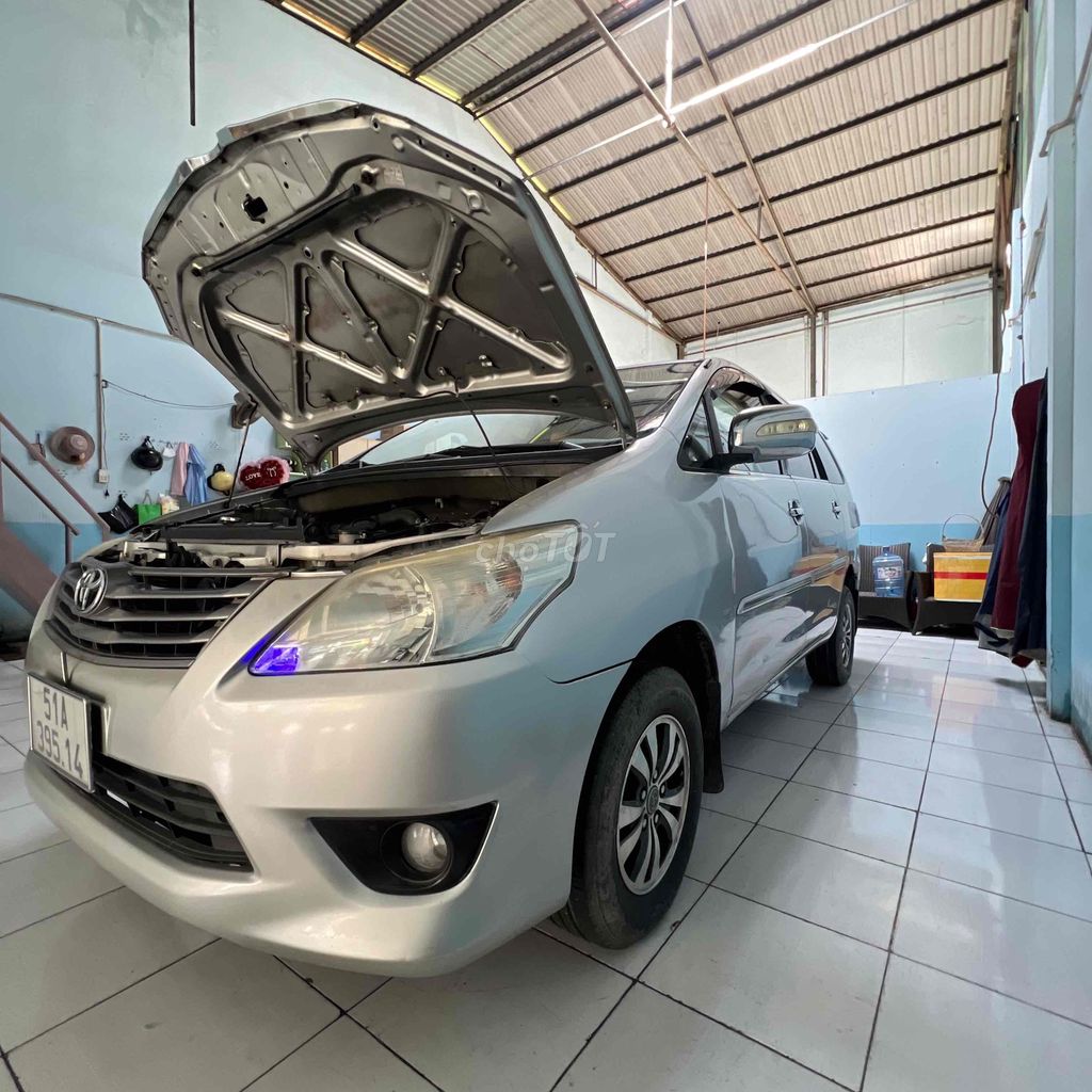 Toyota Innova 2012 - ảnh 2