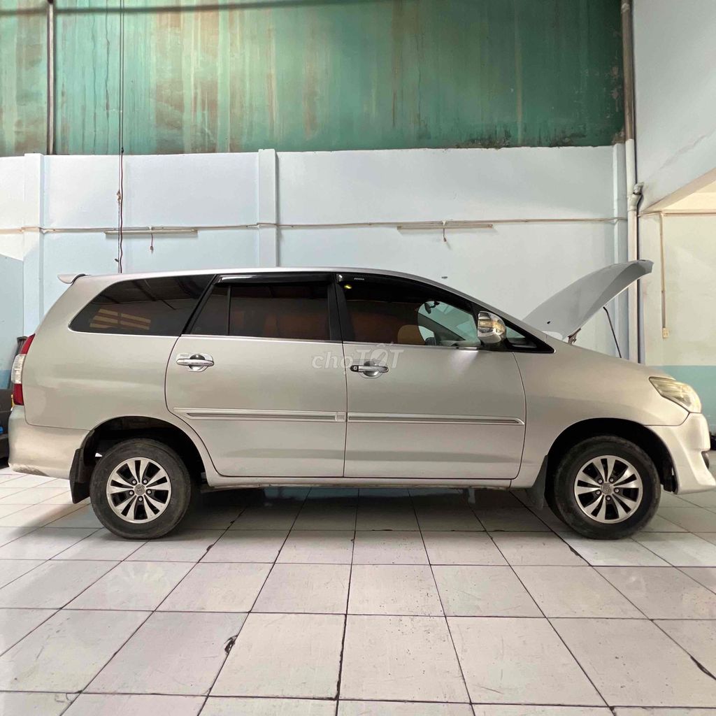 Toyota Innova 2012 - ảnh 4