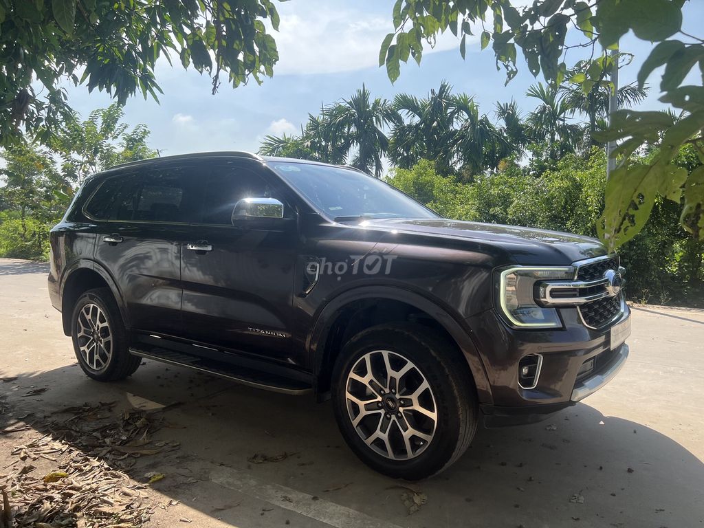 Ford Everest 2023 - ảnh 1