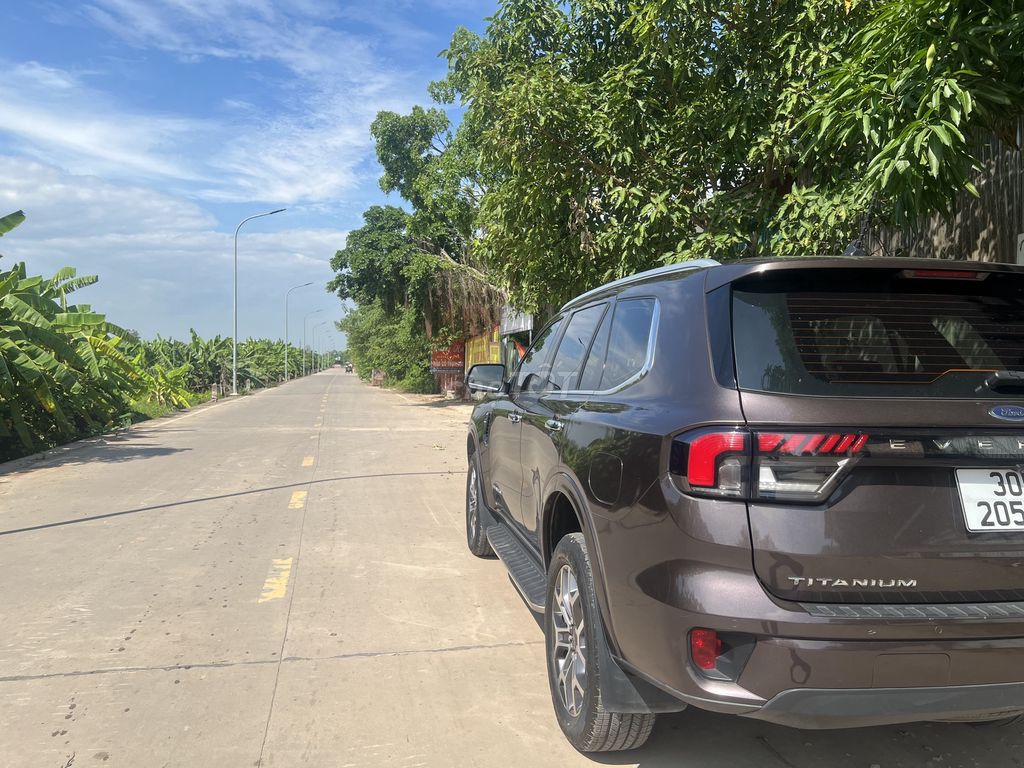 Ford Everest 2023 - ảnh 2