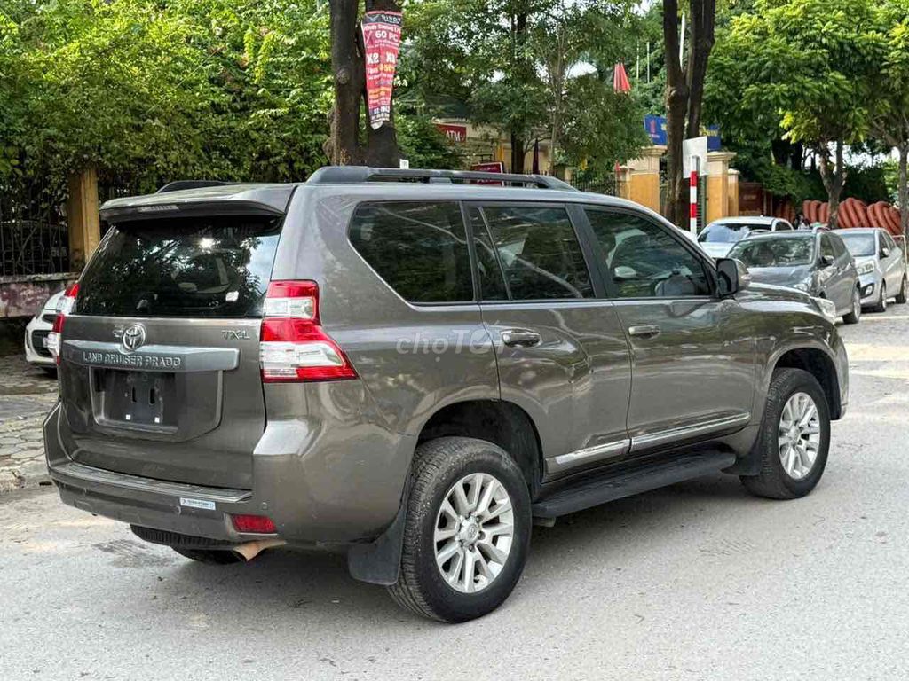 Toyota Land Cruiser Prado - ảnh 3