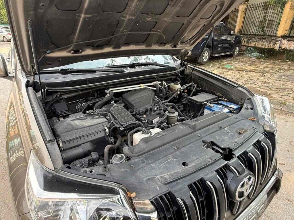 Toyota Land Cruiser Prado - ảnh 4