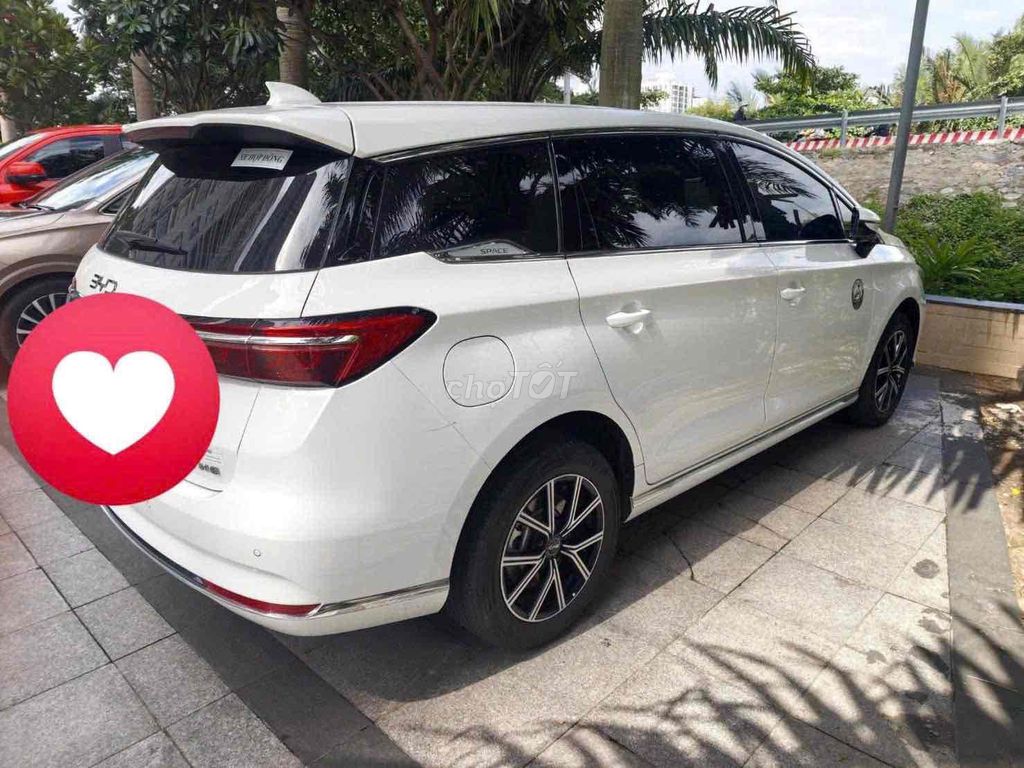 BYD M6 2026 - ảnh 3