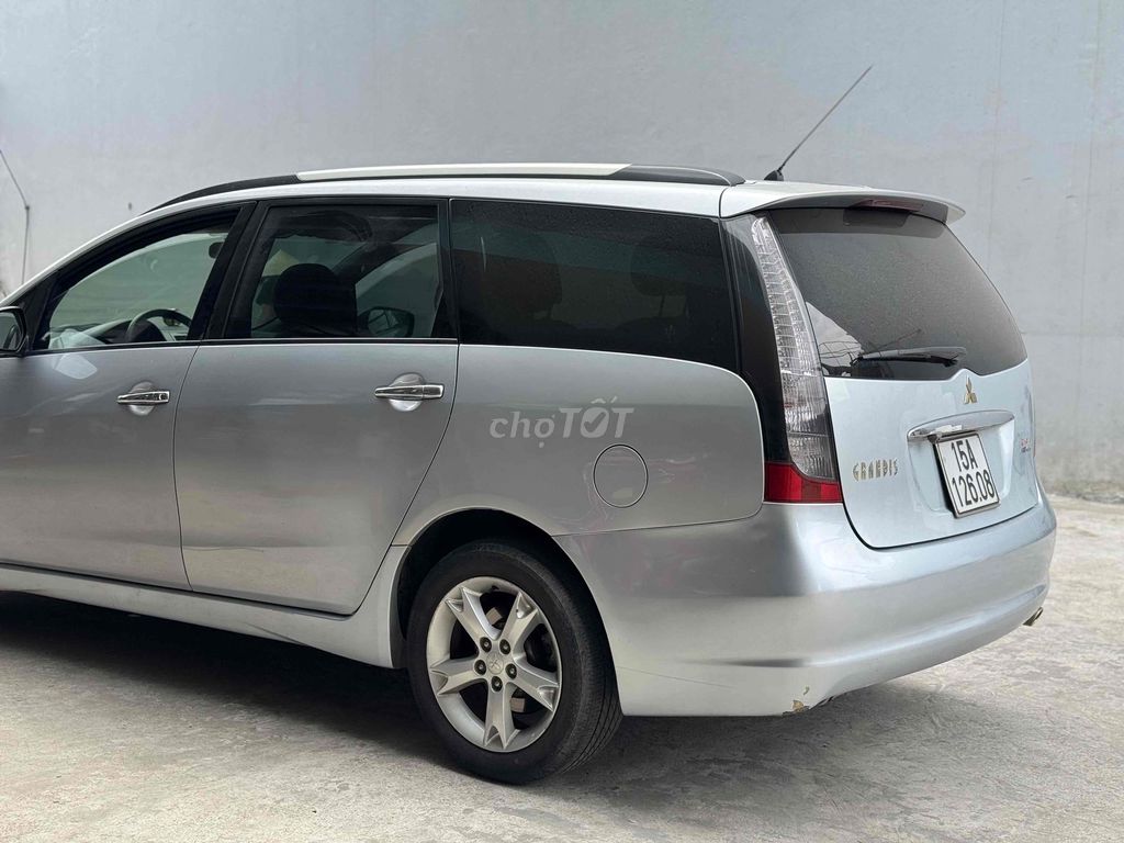 Mitsubishi Grandis 2008 - ảnh 2