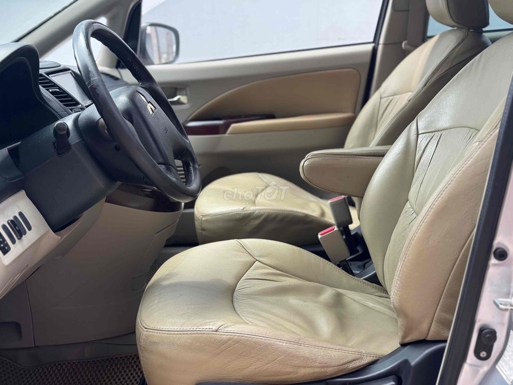Mitsubishi Grandis 2008 - ảnh 3