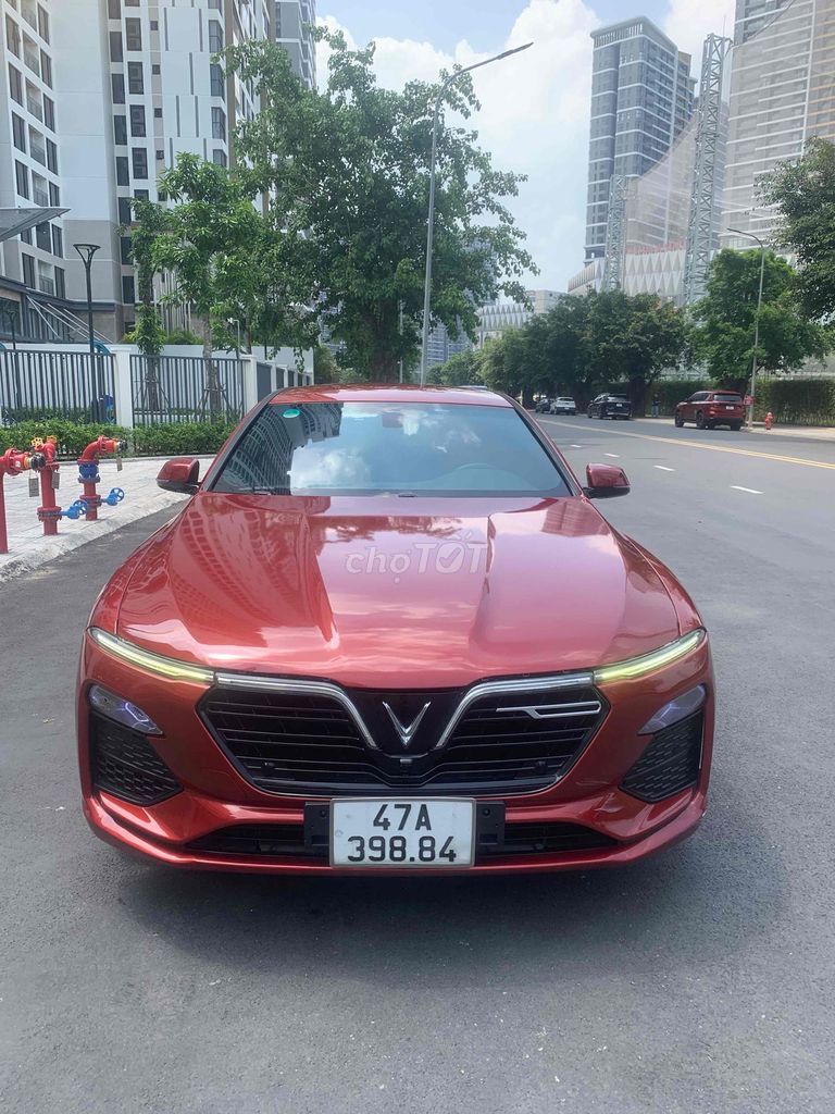 VinFast Lux A2.0 2021 - ảnh 1