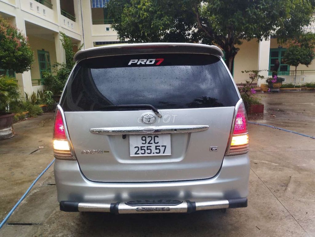 Toyota Innova - ảnh 1