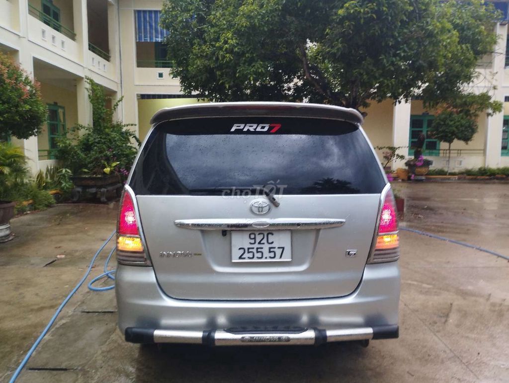 Toyota Innova - ảnh 2
