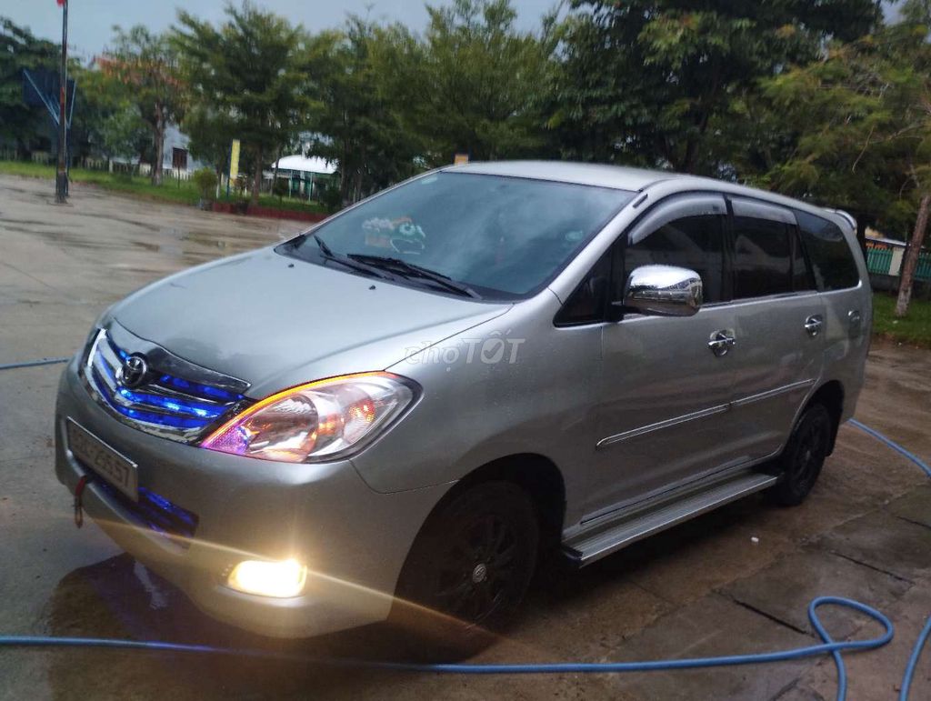 Toyota Innova - ảnh 3