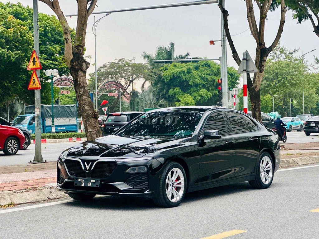 VinFast Lux A2.0 2022 - ảnh 1