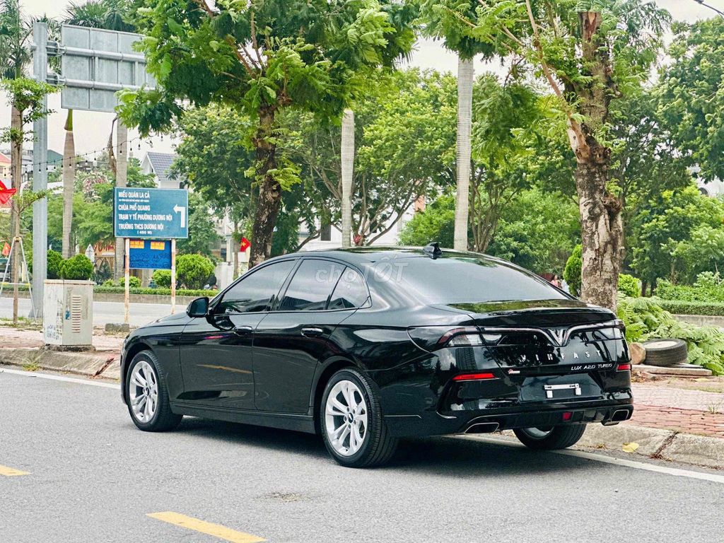 VinFast Lux A2.0 2022 - ảnh 2