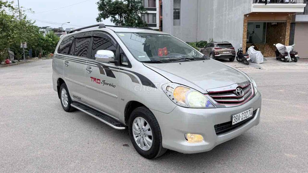 Toyota Innova 2010 - ảnh 2