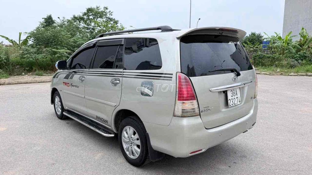 Toyota Innova 2010 - ảnh 4