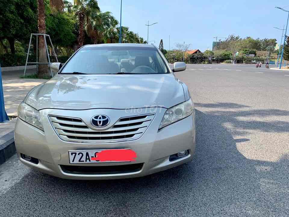 Toyota Camry - ảnh 1