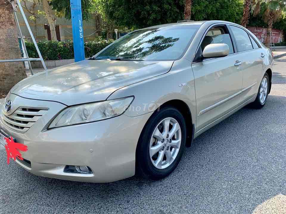 Toyota Camry - ảnh 2